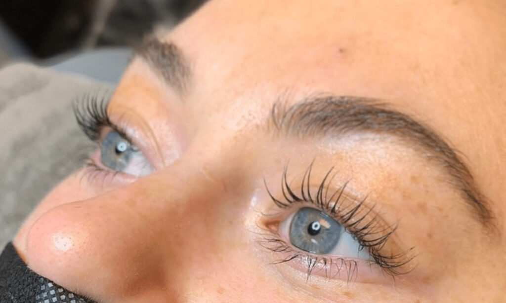 Lash lift: Μυστικά για καμπυλωτές και εντυπωσιακές βλεφαρίδες